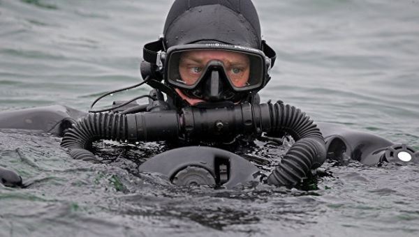Боевые пловцы на учениях в Крыму уничтожили подводных диверсантов "противника"
