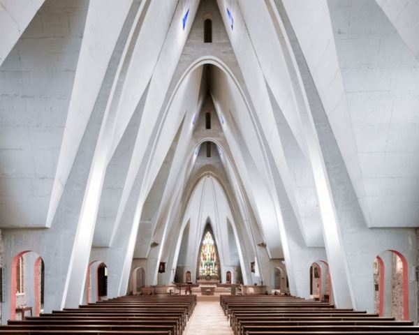 Интерьеры современных церквей в фотографиях Тибо Пуарье (7 фото)