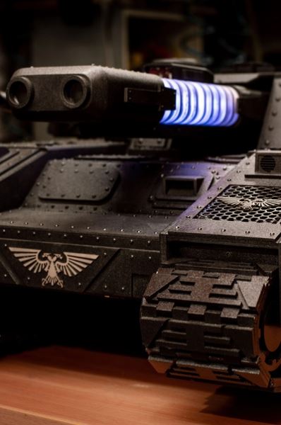 Российский дизайнер создал корпус для PC в форме танка из Warhammer 40,000