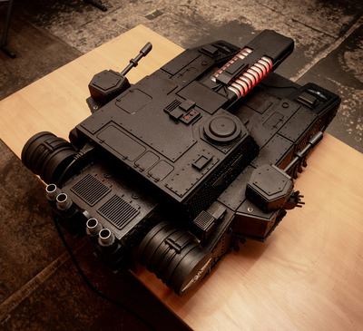 Российский дизайнер создал корпус для PC в форме танка из Warhammer 40,000