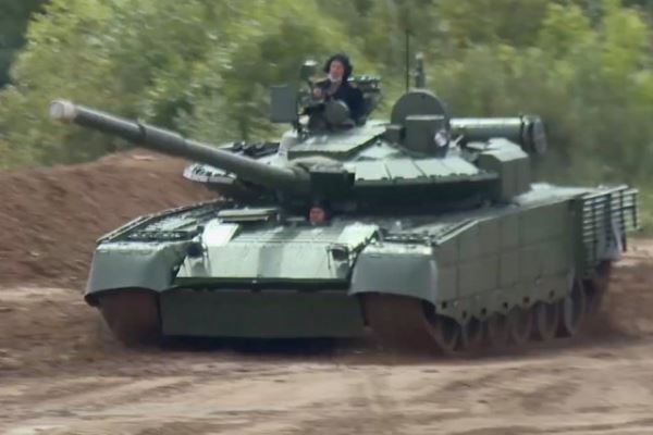 Сергей Шойгу и Валерий Герасимов лично обкатали на танках трассу АрМИ-2021